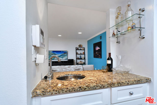 11687 Bellagio Road, Los Angeles CA: https://media.crmls.org/mediaz/df0f695b-bbd7-4a71-b42e-a3b73df81016.jpg