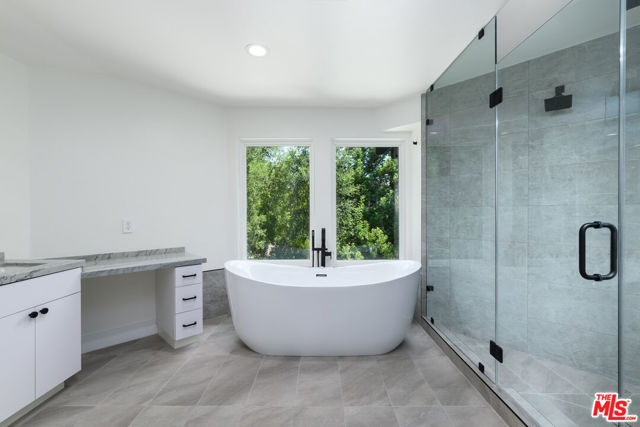 4929 Lakeview Canyon Road, Westlake Village CA: https://media.crmls.org/mediaz/df0f771a-de17-4641-bd63-9d0c1eafb60e.jpg