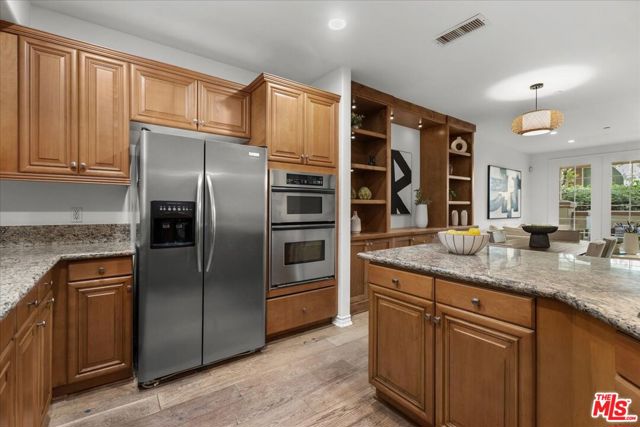 5935 Playa Vista Drive, Playa Vista CA: https://media.crmls.org/mediaz/df10079d-b4e7-48ae-8b5d-29120771c7a1.jpg