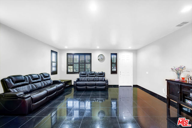 15624 Derrico Lane, Canyon Country CA: https://media.crmls.org/mediaz/df102355-d6de-4390-b7be-4336b3c3d0b8.jpg