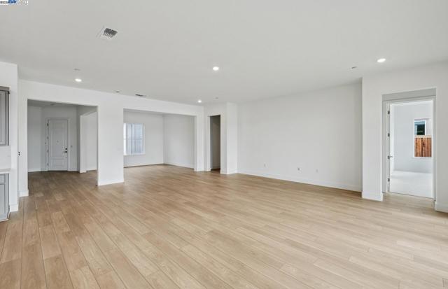 17685 Brightwood Avenue, Lathrop CA: https://media.crmls.org/mediaz/df107f92-47be-48f9-b465-6dcf31e1907d.jpg