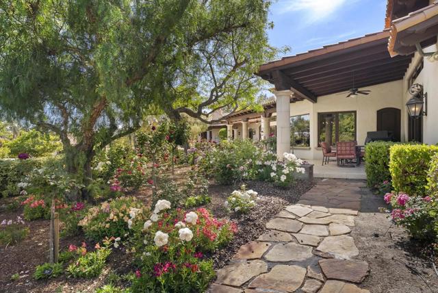 17535 Los Morros, Rancho Santa Fe CA: https://media.crmls.org/mediaz/df10cc5e-cbc9-4abc-921e-1c827c2e359e.jpg