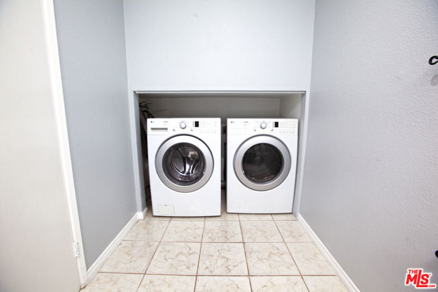 4365 Mclaughlin Avenue, Los Angeles CA: https://media.crmls.org/mediaz/df10d528-f49c-4dab-bac8-42700058d4e0.jpg