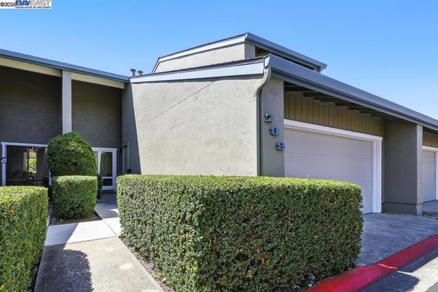 739 Aries Ln, Foster City CA: https://media.crmls.org/mediaz/df110df6-deb6-4d72-98d3-8eed4a72d941.jpg