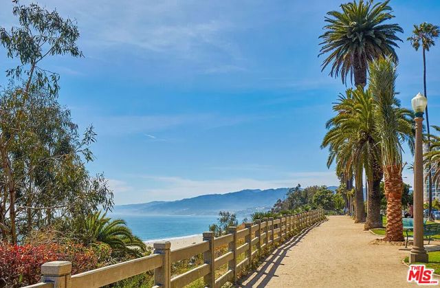 511 San Vicente Boulevard, 107 photo 18