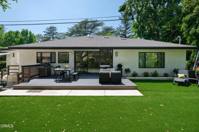 4428 Oakwood Avenue, La Canada Flintridge CA: https://media.crmls.org/mediaz/df114bfd-349f-416c-b349-bf875f35a044.jpg