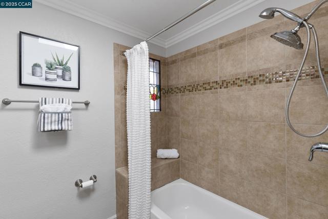 3348 Betty Ln, Lafayette CA: https://media.crmls.org/mediaz/df114f95-b20c-451a-9f2f-d4e788b0430c.jpg