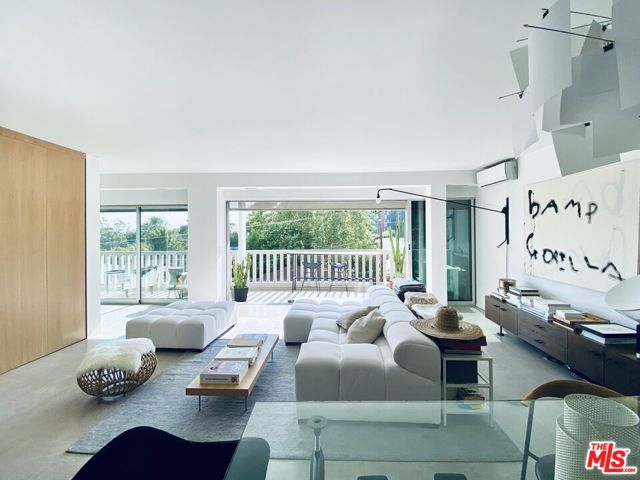 999 N Doheny Drive, West Hollywood CA: https://media.crmls.org/mediaz/df1157df-773a-4a3d-bef5-94eee79245bd.jpg
