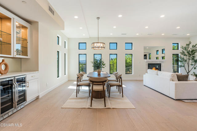 252 Capri Drive, Simi Valley CA: https://media.crmls.org/mediaz/df11f9af-81d6-41a1-9d90-22552358e2a9.jpg