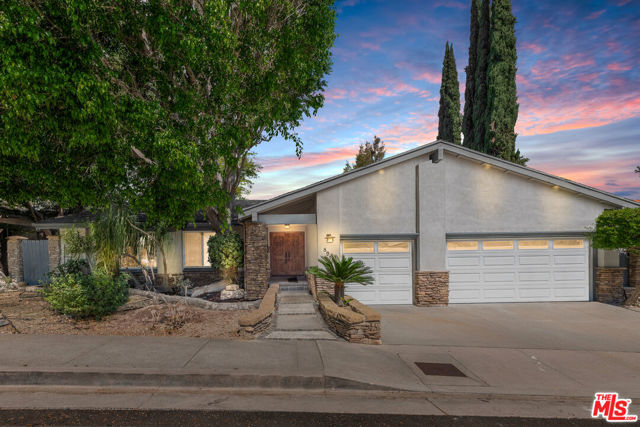 8919 Moorcroft Avenue, West Hills CA: https://media.crmls.org/mediaz/df1203c2-8f96-4bc6-aa05-fbac461265a1.jpg