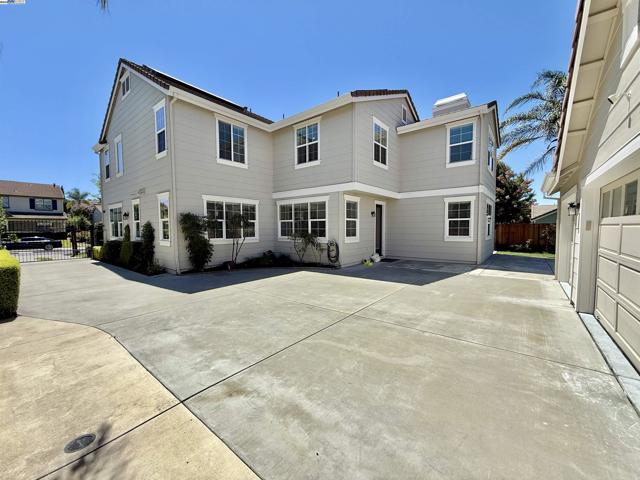 5825 Dresslar Cir, Livermore CA: https://media.crmls.org/mediaz/df121566-c56c-4e4a-9b3c-f9ef67b7172a.jpg