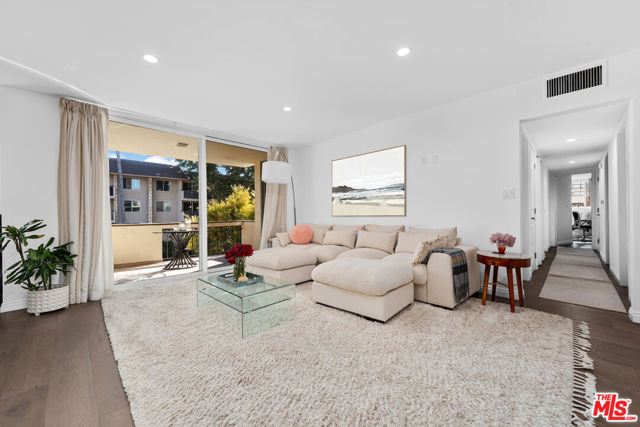 11970 Montana Avenue, Los Angeles CA: https://media.crmls.org/mediaz/df130708-7788-4f88-8c7c-bb0ac26b7706.jpg