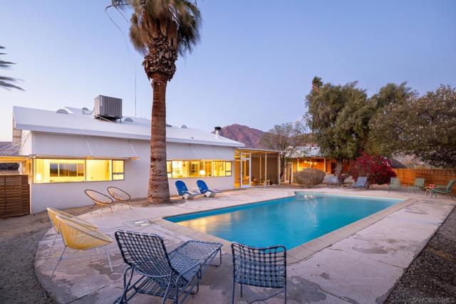811 Di Giorgio Road, Borrego Springs CA: https://media.crmls.org/mediaz/df13c2cc-a4a8-4dc9-8c89-2e164a1fbdbb.jpg