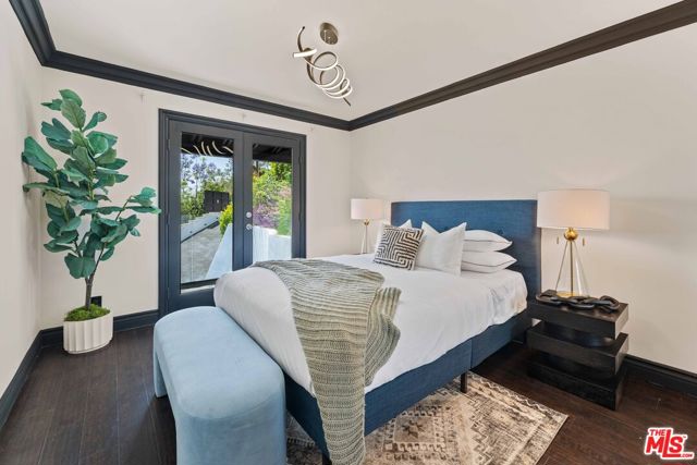 1648 Summitridge, Beverly Hills CA: https://media.crmls.org/mediaz/df13c3b4-7b8d-482f-a957-cd2c57d18e27.jpg