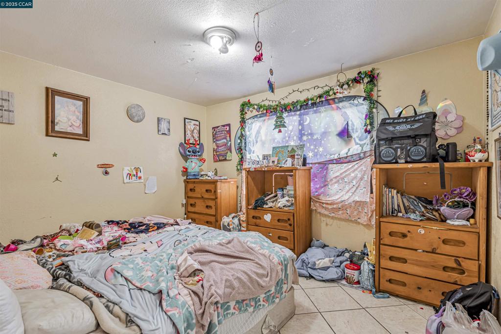 https://media.crmls.org/mediaz/df140a1f-5def-430a-8e2e-9821dbd63909.jpg?preset=X-Large