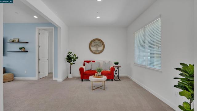 719 Jennifer St, Brentwood CA: https://media.crmls.org/mediaz/df148bc4-65ba-43bc-b270-6eae33806c15.jpg