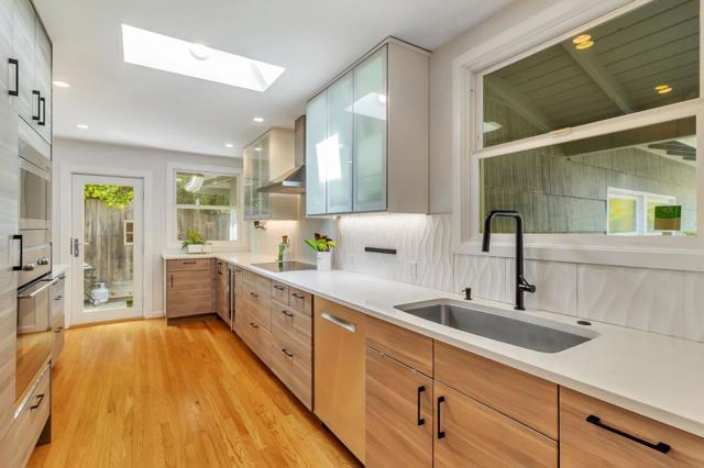 1528 Fernside Street, Redwood City CA: https://media.crmls.org/mediaz/df14aea0-6ee2-4a07-85d6-0f071a30a719.jpg