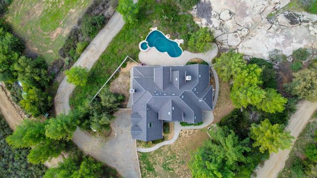 26691 Oak Trail Rd, Valley Center CA: https://media.crmls.org/mediaz/df158be1-e6b0-47fe-b115-8a4a16ecba98.jpg
