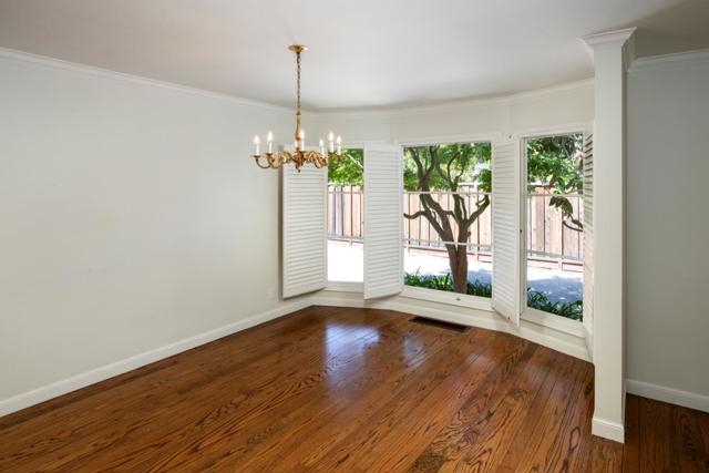 1850 White Oak Drive, Menlo Park CA: https://media.crmls.org/mediaz/df15ae2c-3daf-4459-bec9-4b80b906412c.jpg