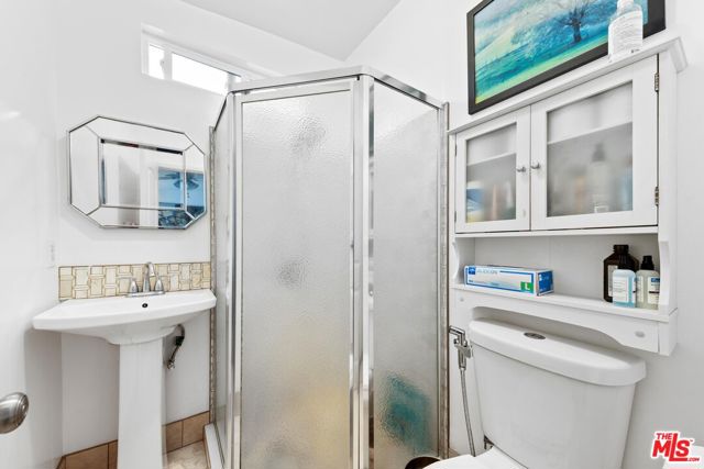 1747 N Avenue 46, Los Angeles CA: https://media.crmls.org/mediaz/df16156c-77f4-45b4-aced-511a2ac2867c.jpg