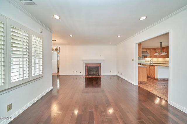 4916 Rupert Lane, La Canada Flintridge CA: https://media.crmls.org/mediaz/df16dfbd-cdd5-4005-8dd2-0c821934d5c7.jpg