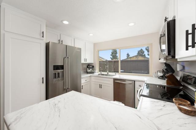 3575 Guava Way, Oceanside CA: https://media.crmls.org/mediaz/df17063e-8413-4826-86ea-2cad025b35aa.jpg