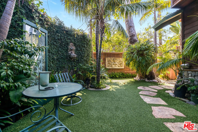 454 E Rustic Road, Santa Monica CA: https://media.crmls.org/mediaz/df182db0-50f4-4ac3-8bcd-0d45343a9b07.jpg