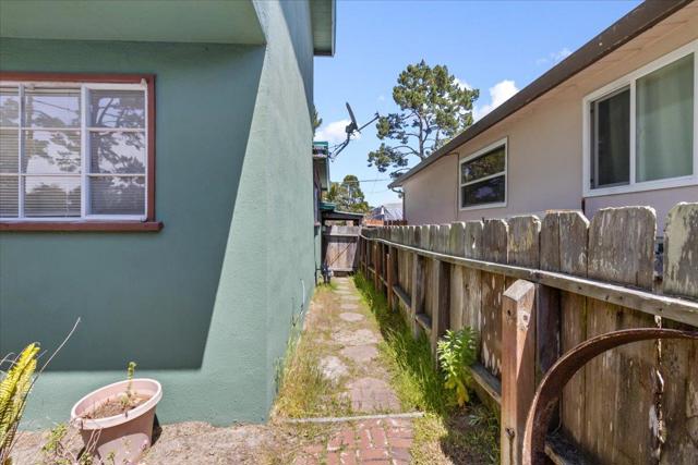 799 Lottie Street, Monterey CA: https://media.crmls.org/mediaz/df1906eb-df3f-4249-af4e-c57af053efa9.jpg