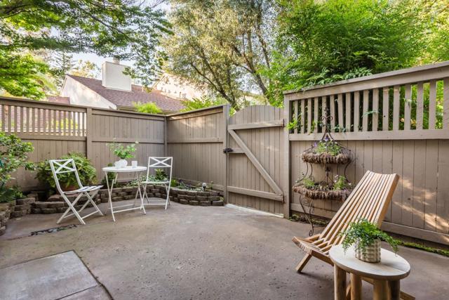 19414 Vineyard Lane, Saratoga CA: https://media.crmls.org/mediaz/df19d342-de59-49d7-ad8b-e30421600e03.jpg