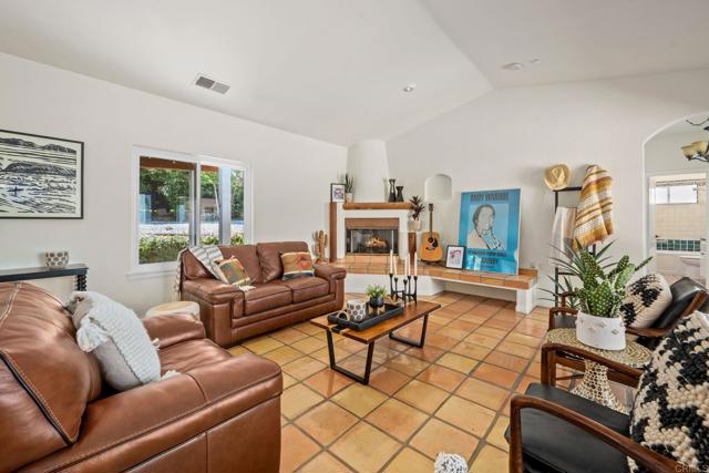 869 Eugenie Avenue, Encinitas CA: https://media.crmls.org/mediaz/df1a0300-fa91-463c-8684-25e3733e6169.jpg