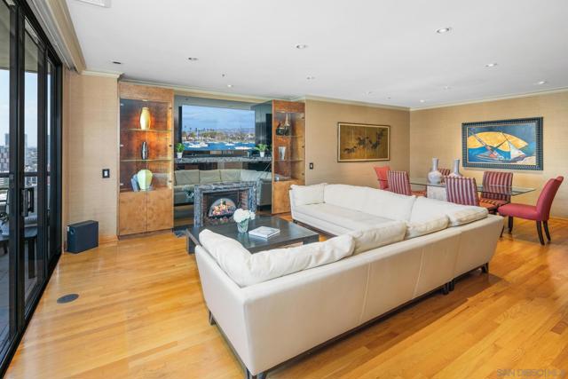 700 Front St, San Diego CA: https://media.crmls.org/mediaz/df1a0c9c-fec2-4272-bebc-24c30b1c1108.jpg