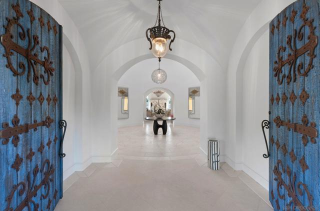 16304 Via De Santa Fe, Rancho Santa Fe CA: https://media.crmls.org/mediaz/df1a2946-a5a7-4d2a-88ea-9d79bfa56b43.jpg