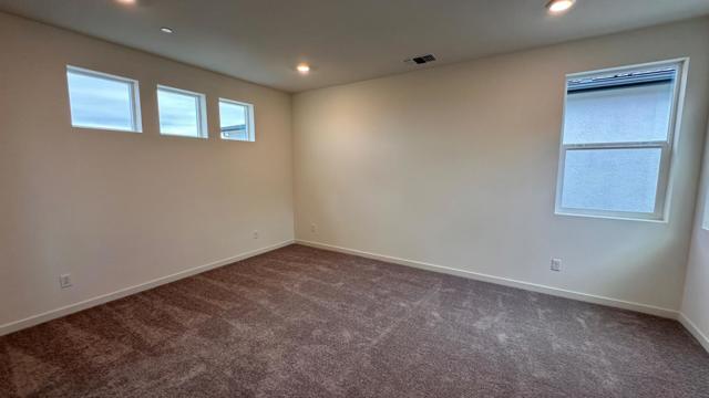 2817 Earthened Walk, Sacramento CA: https://media.crmls.org/mediaz/df1ab23d-ced4-41fe-ab6d-9f159c764a69.jpg