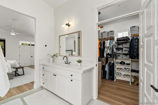 2511 San Clemente Ave, Vista CA: https://media.crmls.org/mediaz/df1afa57-09dc-4c27-83af-a8db70df1d30.jpg