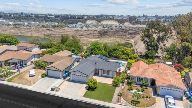 7971 Jade Coast Road, San Diego CA: https://media.crmls.org/mediaz/df1b35aa-c8a6-4ca5-b5f6-c32b95da0a00.jpg