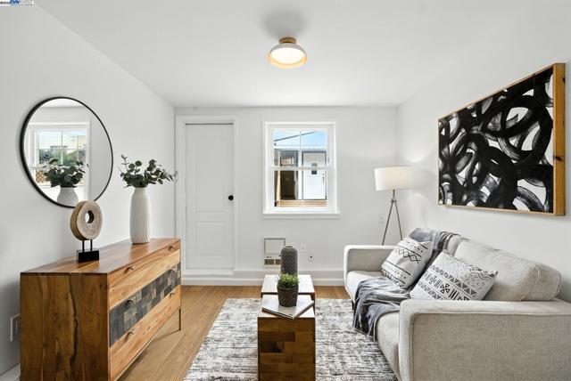 24 Riverton Dr, San Francisco CA: https://media.crmls.org/mediaz/df1b63ce-4ddc-4c93-b940-59011f6c2848.jpg