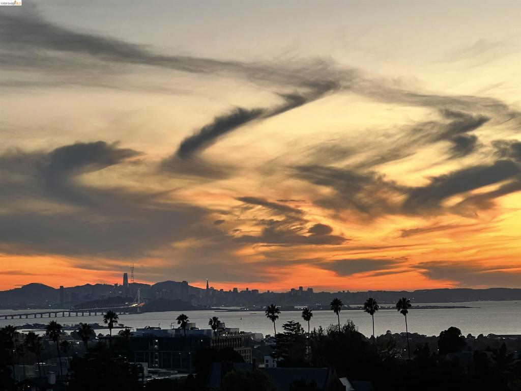 https://media.crmls.org/mediaz/df1b7a7e-f564-4d43-998e-b2a469521269.jpg?preset=X-Large