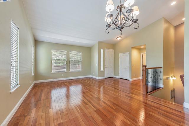 2578 Ridge Crest Ct., Castro Valley CA: https://media.crmls.org/mediaz/df1b7ccc-50b6-4082-be13-63f5a3b5b668.jpg