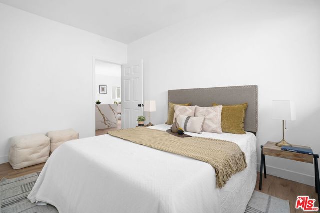 1050 W 48th Street, Los Angeles CA: https://media.crmls.org/mediaz/df1b931b-15c7-481c-9319-dfaad1831987.jpg