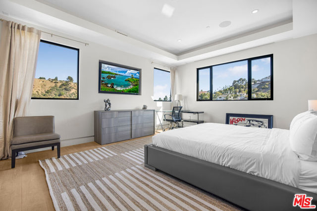 2501 Zorada Drive, Los Angeles CA: https://media.crmls.org/mediaz/df1bcd94-15c7-48ae-957e-f1e94b25440b.jpg
