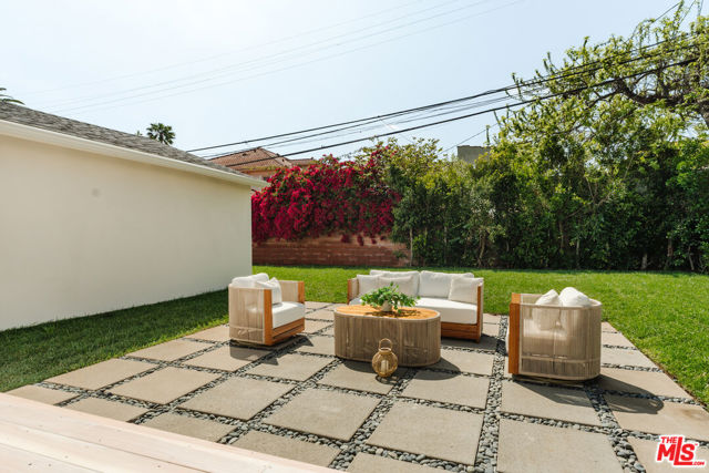 2221 Virginia Road, Los Angeles CA: https://media.crmls.org/mediaz/df1c44c2-4d3a-496e-b708-0c52ffe70511.jpg