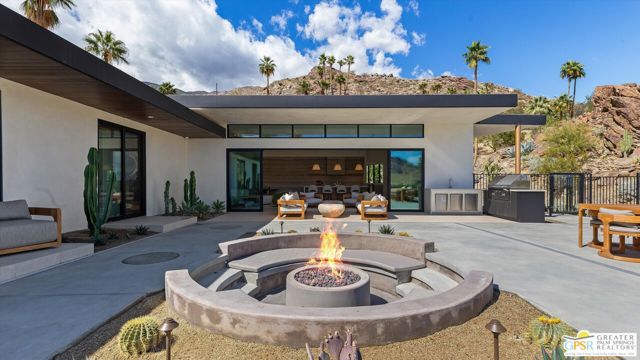 2481 Cahuilla Hills Drive, Palm Springs, CA 92264