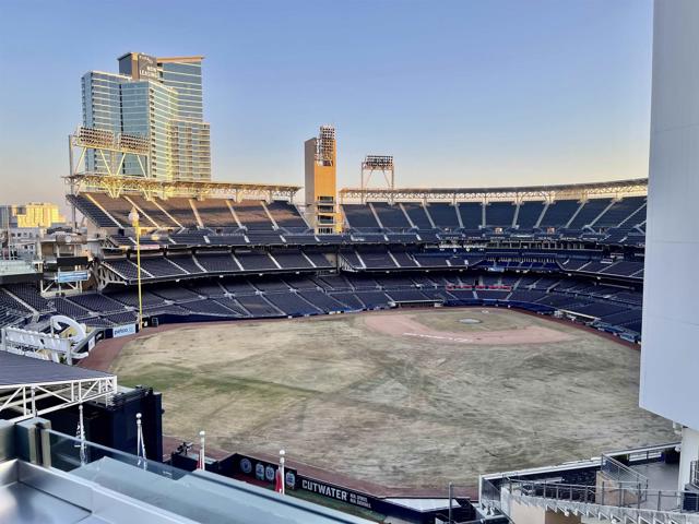 325 7Th Avenue, San Diego CA: https://media.crmls.org/mediaz/df1cc5ad-eb27-4879-8994-bab040e25661.jpg