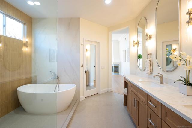 11475 Eastridge Pl, San Diego CA: https://media.crmls.org/mediaz/df1d3d58-1e3f-4237-aab7-f6c2d97c65ca.jpg