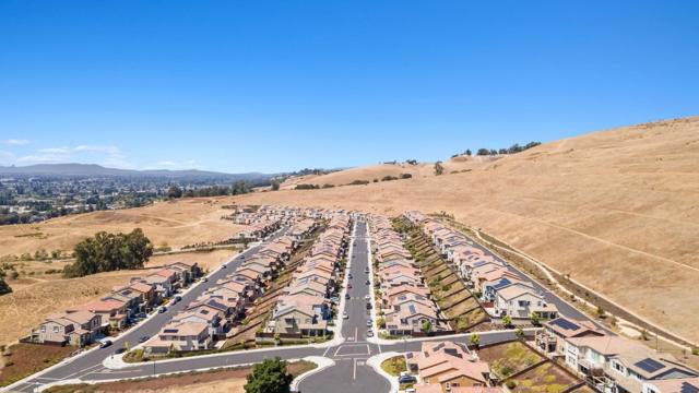 29732 Cantera Drive, Hayward CA: https://media.crmls.org/mediaz/df1d564c-fa20-462d-8db0-5d3b965dabb2.jpg