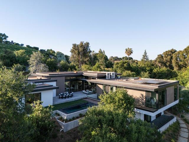 25251 La Rena Lane, Los Altos Hills CA: https://media.crmls.org/mediaz/df1dd1c3-fd60-4233-aecd-183cbbdbd5c8.jpg