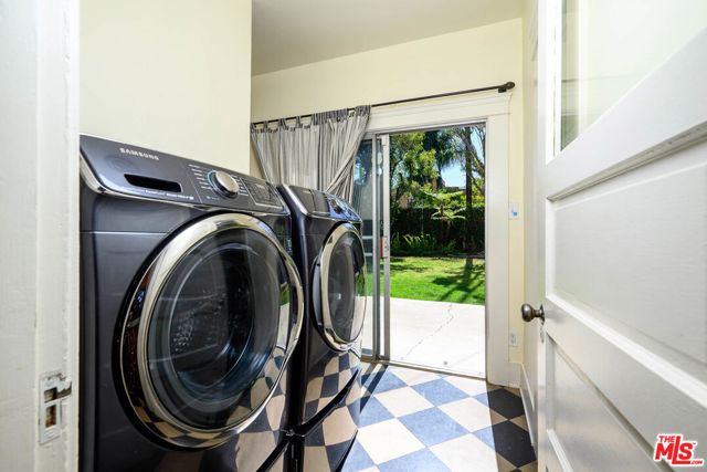 5301 Brynhurst Avenue, Los Angeles CA: https://media.crmls.org/mediaz/df1dd373-b0f4-462c-9e8c-86f7c0848e44.jpg