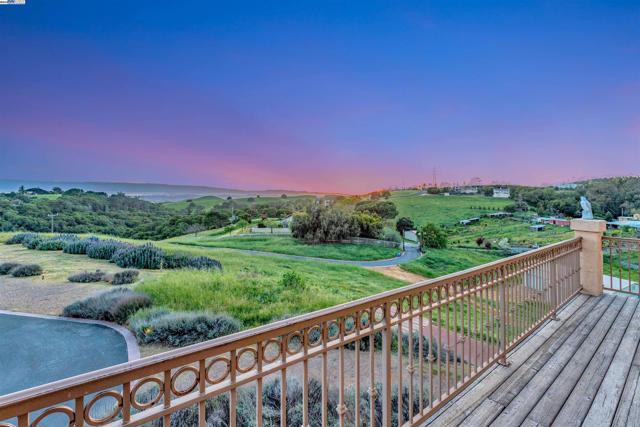 41794 Vargas Rd, Fremont CA: https://media.crmls.org/mediaz/df1dd9bb-937d-41c6-b159-f85e4d49cba2.jpg