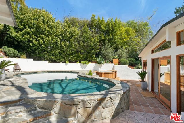 2145 Sunset Crest Drive, Los Angeles CA: https://media.crmls.org/mediaz/df1e6076-da3f-49b7-8088-c70adc12ed84.jpg