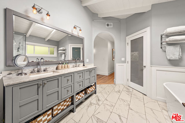 13513 Cheltenham Drive, Sherman Oaks CA: https://media.crmls.org/mediaz/df1ec0ad-f068-4004-a64c-13823b9b02b4.jpg